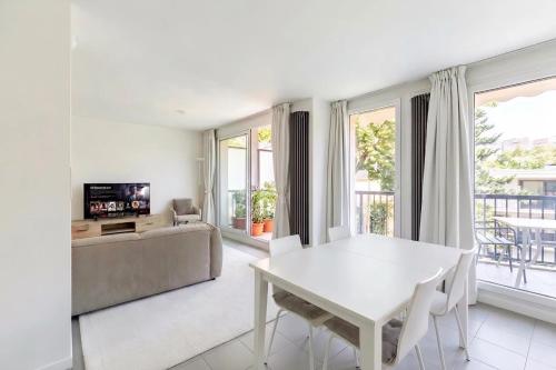 Trocadero - Elegant 2BR - Terrace