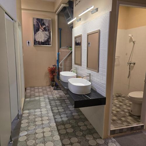 a bathroom with two sinks and a toilet at Victory place 2 (Golden Mount) in Bangkok