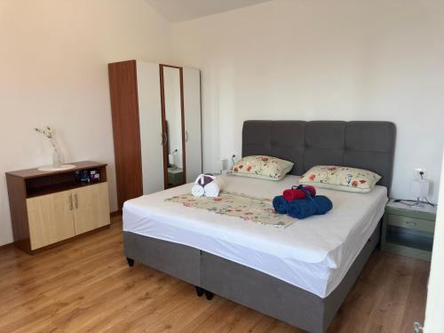 Apartment Marina Makarska - Quiet Oasis with Heated Pool & Panoramic Sea View