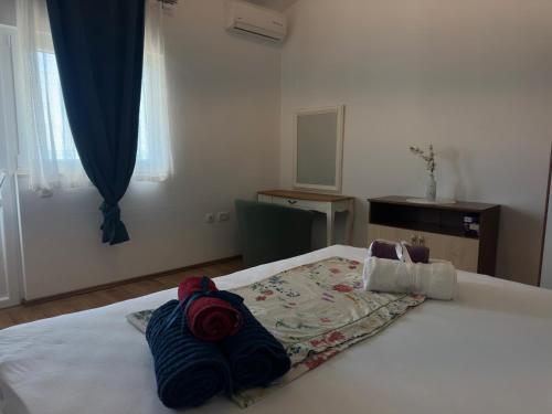 Apartment Marina Makarska - Quiet Oasis with Heated Pool & Panoramic Sea View