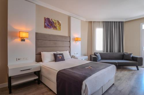 a hotel room with a bed and a couch at Siete Hotel in Antalya