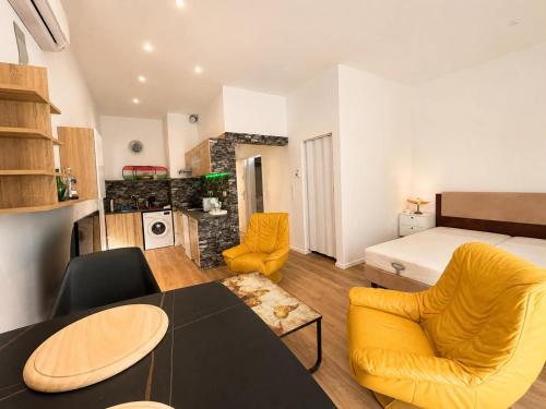 a living room with a bed and a table and chairs at Luxus Lakópark in Gárdony