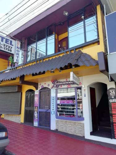 a store front of a building with a shop at Hospedaje del norte in Quesada
