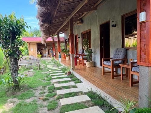 Jardí fora de Bitang's Guesthouse - Starlink Ready