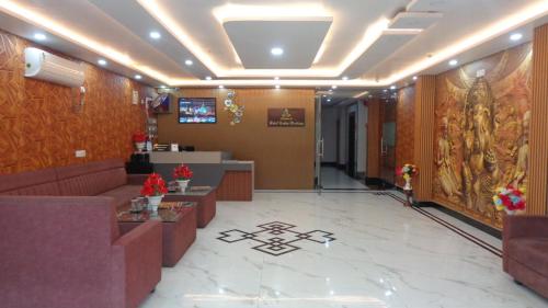 a lobby of a hotel with a waiting room at Hotel Rudra Heritage in Jasidih