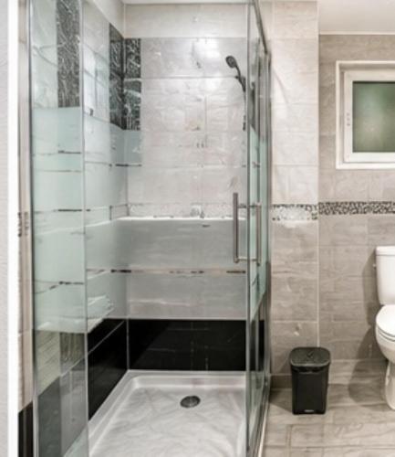 a bathroom with a shower and a toilet at Hostel-Élisée-Perpignan in Perpignan