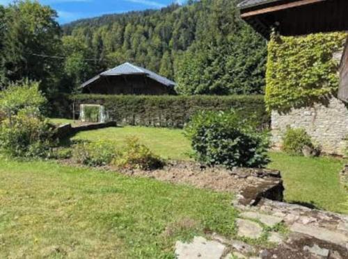 Beautiful chalet sleeps 10 with hot tub