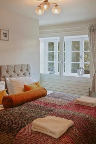 Beautiful chalet sleeps 10 with hot tub