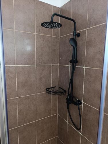 a shower with a shower head in a bathroom at Casa Erica in Soyo