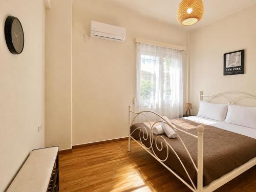 Athens Base Αpt - Near Metro & Museum by ΜΡS