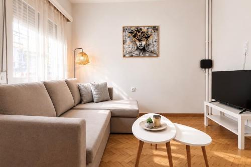 Athens Base Αpt - Near Metro & Museum by ΜΡS