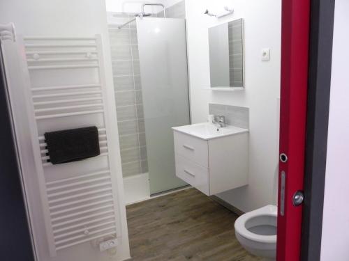 Vonios kambarys apgyvendinimo įstaigoje VILLA DEL Ré 10