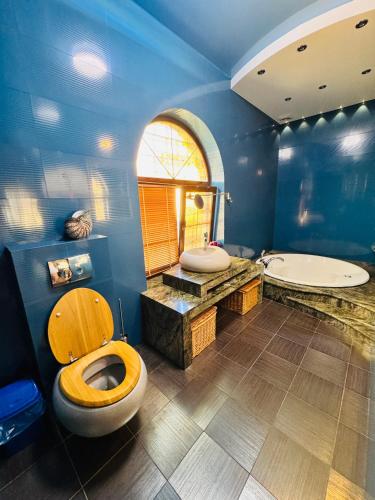 a bathroom with a toilet and a tub and a sink at Дом Каролино-Бугаз у моря in Zatoka