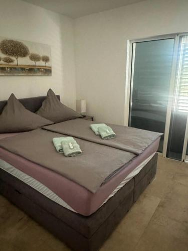 a bed in a room with two towels on it at Villa Anni in Kremena