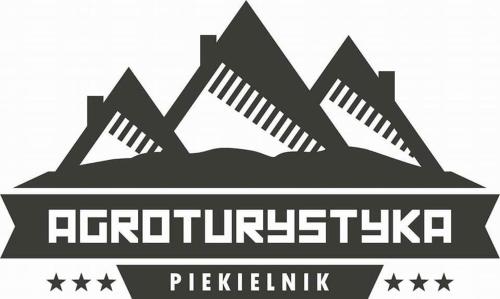 a label with the symbol of the pyramids of gibraltar at Agroturystyka Piekielnik in Piekielnik