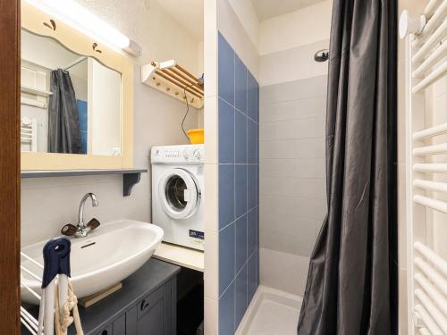 a bathroom with a sink and a washing machine at Studio charmant pour 4 pers avec parking à Notre-Dame-de-Bellecombe - FR-1-505-49 in Notre-Dame-de-Bellecombe