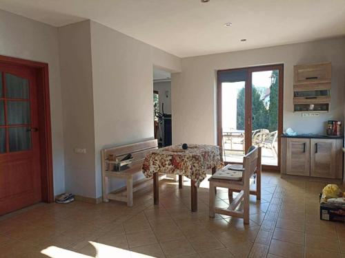 a living room with a table and chairs and a kitchen at Guest house in Wojtkowa