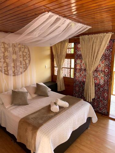 a bedroom with a bed with two towels on it at TARAHARA salud y bienestar in Santandercito