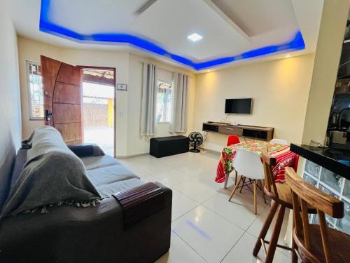 a living room with a couch and a table at Casa Amarela de Praia in Maricá