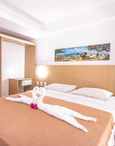a hotel room with two beds with towels on them at Pipas Ocean by Pipa Centro in Pipa