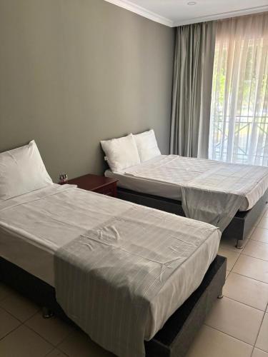 Postel nebo postele na pokoji v ubytování Arbor Vitae Hotel