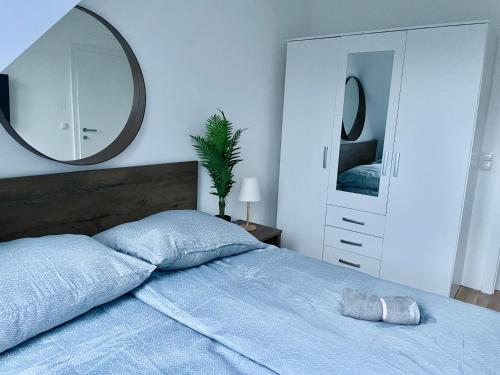 Modern Rooftop Apartment with Balcony & Free Parking