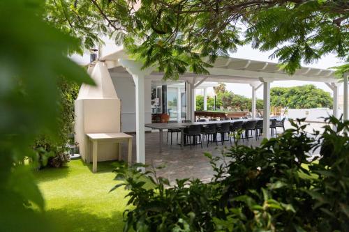 6BR Luxury Villa with Pool, Jacuzzi, Cinema & Snooker by Aqua Vista Tenerife