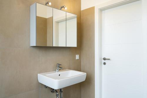 Modern Apartment with Garden & Free Parking