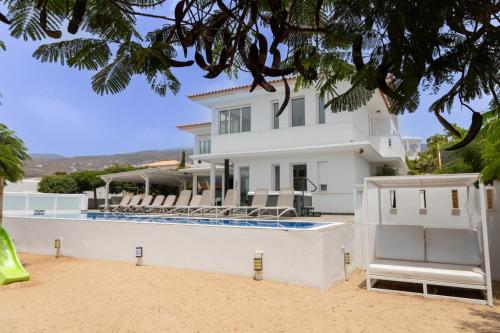 6BR Luxury Villa with Pool, Jacuzzi, Cinema & Snooker by Aqua Vista Tenerife
