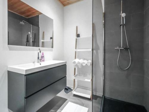 a bathroom with a sink and a shower at Seeblick am Pressegger See in Lake Pressegg