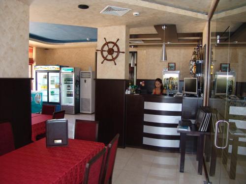 Um restaurante ou outro lugar para comer em Hotel Buena Vissta