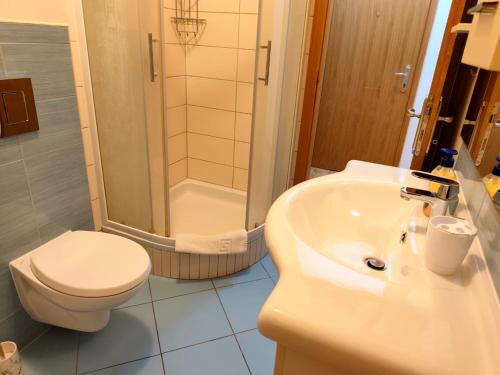 Apartments with parking space Primosten - 27854