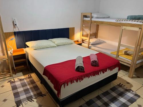 a bedroom with a bed with two bunk beds at Reis Family Paraty - Suíte Privativa Nova e Funcional com Varanda in Paraty