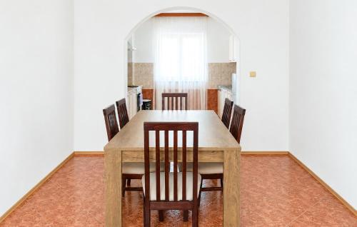 3 Bedroom Stunning Apartment In Pula