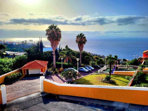 Spacious Sea-View Villa For 6, Santa Cruz Madeira