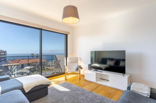 Ocean View Apartment With Parking, Near Beach