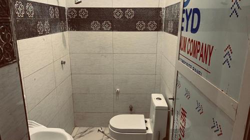 a bathroom with a toilet and a sink at Berbera aparthotel in Berbera