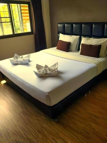 a large bed with two bowls on top of it at V51 Hotel in Ban Hua La Loeng