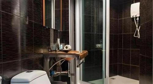 a bathroom with a toilet and a sink and a shower at CHANTHABURI CENTER in Chanthaburi