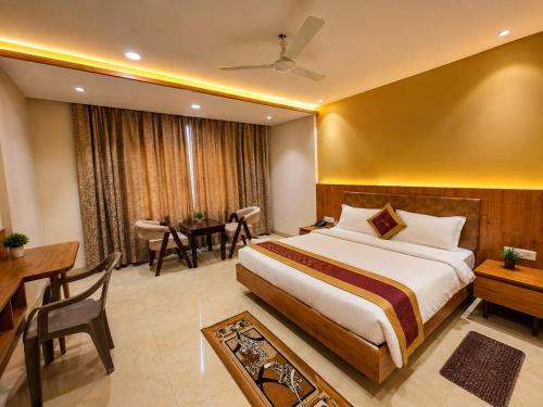 a hotel room with a bed and a dining room at HOTEL in PURI - SWIMMING POOL RB - Near Sea Beach & Shree Jagannath Temple - wifi - Parking - Restaurant - in Puri