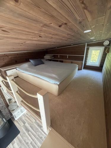 an overhead view of a bed in a tiny house at Skogsviken Guesthouse in Munkedal