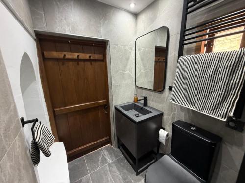 a small bathroom with a sink and a mirror at Melograno Lofou in Lofou