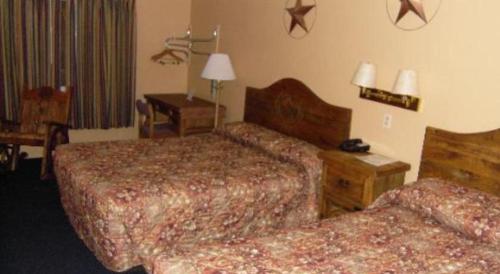 Cama ou camas em um quarto em Ranch Motel