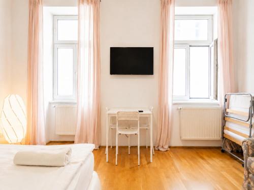 Affordable 3BR Apt Steps from Belvedere Palace