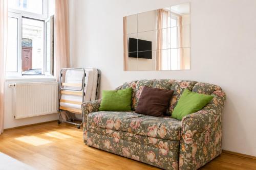 Affordable 3BR Apt Steps from Belvedere Palace