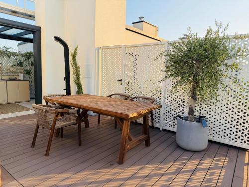 Rooftop Hideaway mit Whirlpool & Panorama