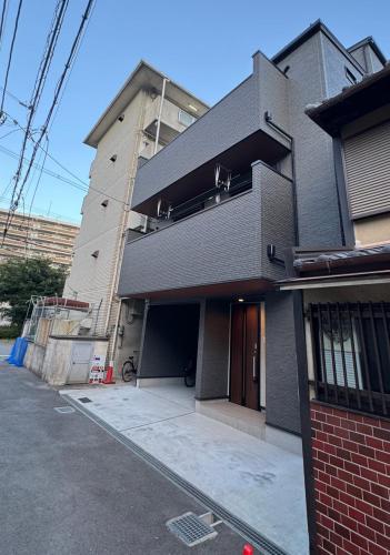 シオヒカリ天神橋川辺 新築一棟貸し 163平米 3階建4寝室 梅田へ2駅 天神橋筋商店街近く