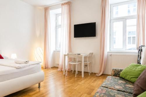 Central Vienna, Lovely Private Rooms in 3BR Shared Apt, TV & WIFI