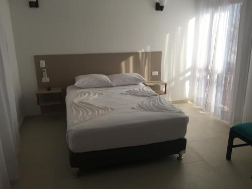 Postel nebo postele na pokoji v ubytování Akel House Hotel