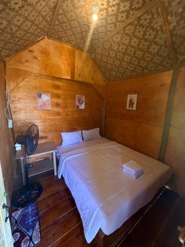 a bedroom with a bed in a room at Kampa Lodge in Tano